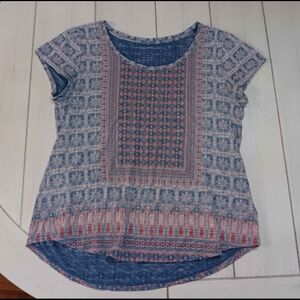 Women's Medium Lucky Brand Short Sleeve Top with Blue and Red Patterns